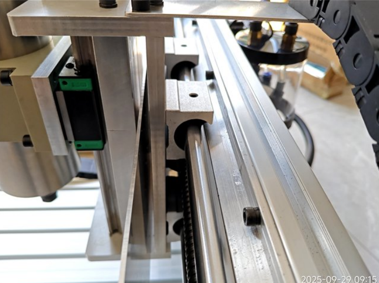 Фото Мини фрезерный станок с ЧПУ DeskMill 3040 1500W (поворотная ось в комплекте)