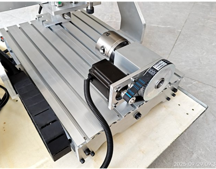 Фото Мини фрезерный станок с ЧПУ DeskMill 3040 1500W (поворотная ось в комплекте)